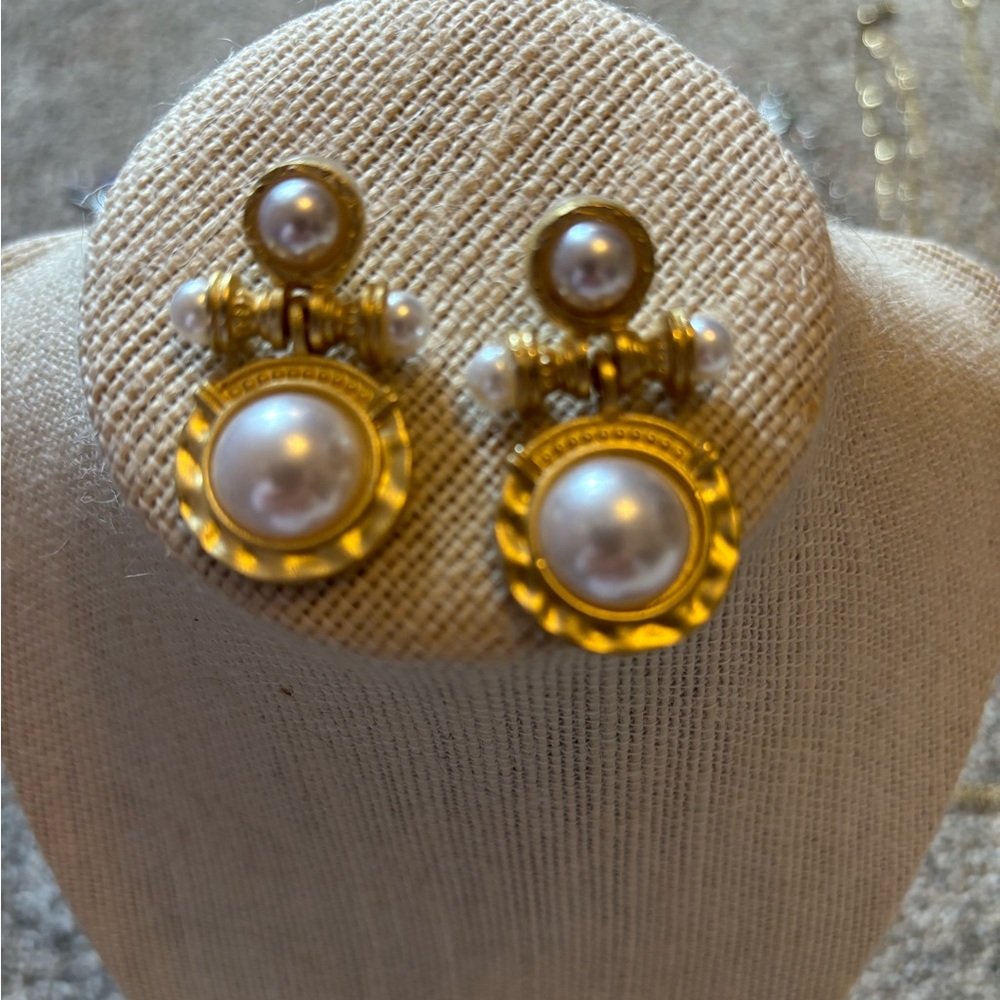 Elegant Gold and Pearl Earrings